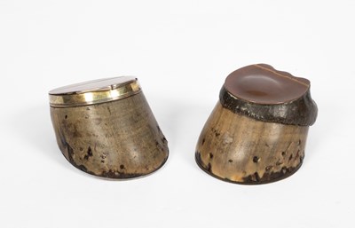 Lot 136 - A Victorian silver mounted horse hoof snuff box