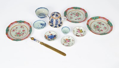 Lot 218 - A small quantity of Chinese porcelain
