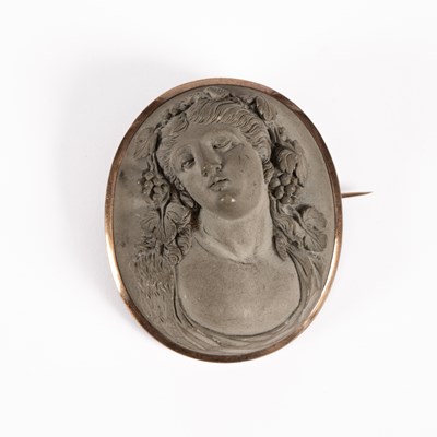 Lot 62 - An Italian ‘Grand Tour’ type carved lava cameo brooch