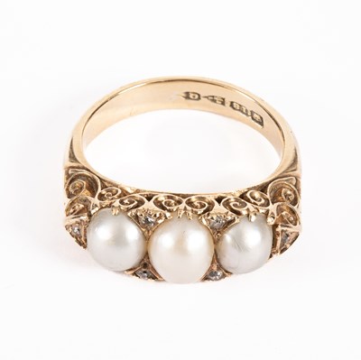 Lot 15 - A Victorian pearl and diamond ring
