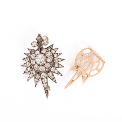 Lot 30 - A Victorian diamond starburst brooch/pendant