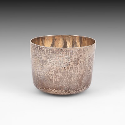Lot 390 - A 17th Century silver tumbler cup