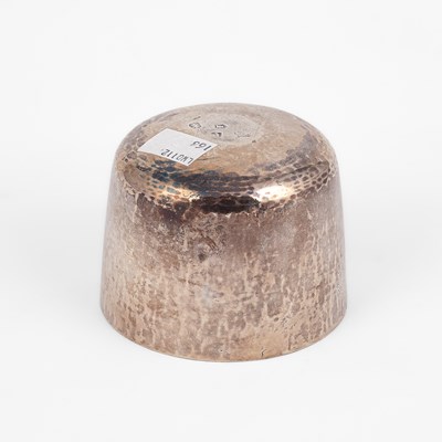 Lot 390 - A 17th Century silver tumbler cup