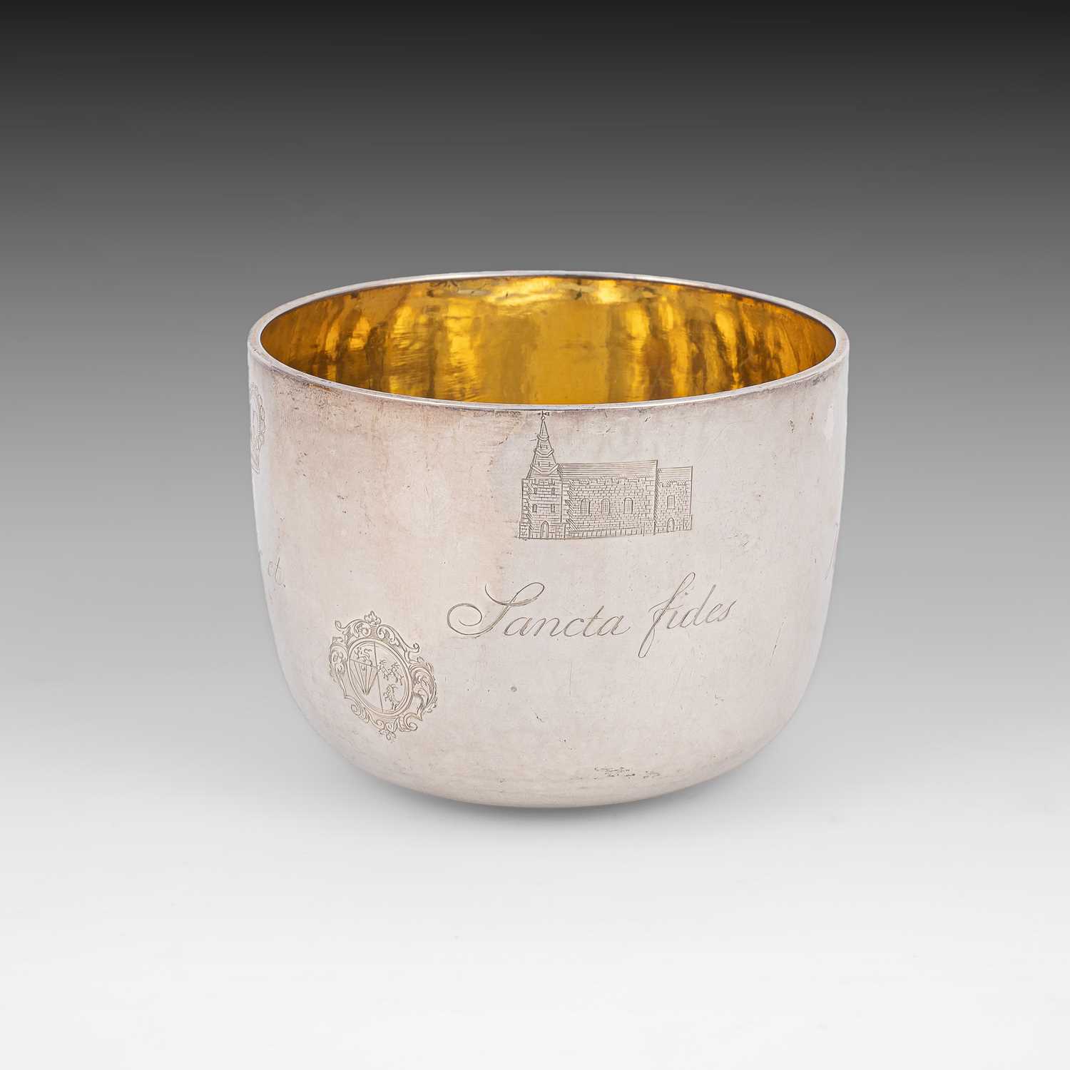 Lot 391 - A Queen Anne silver and silver-gilt tumbler cup
