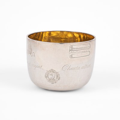 Lot 391 - A Queen Anne silver and silver-gilt tumbler cup