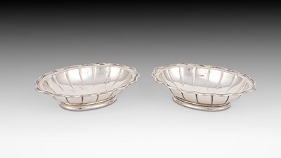Lot 398 - A pair of Continental .800 standard silver dishes
