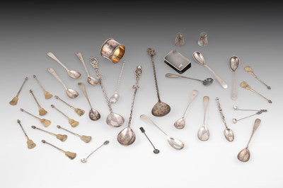 Lot 405 - A quantity of Continental and other white metal