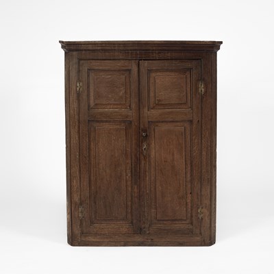 Lot 795 - An oak hanging corner cupboard