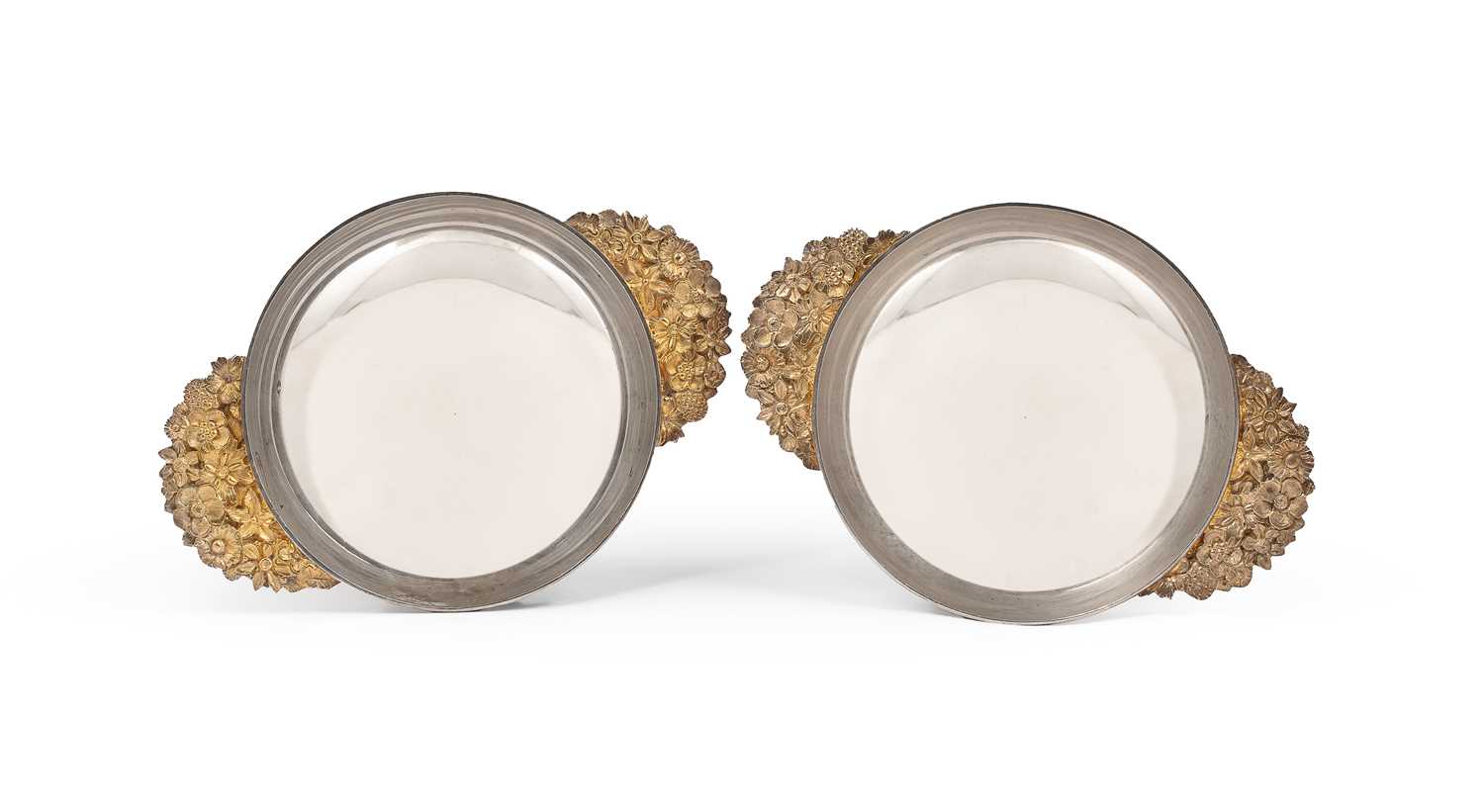 Lot 25 - Stuart Devlin (1931-2018) A pair of silver and silver-gilt two-handled dishes