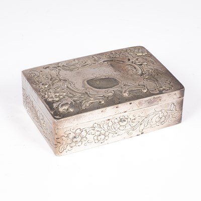 Lot 26 - A George III silver box