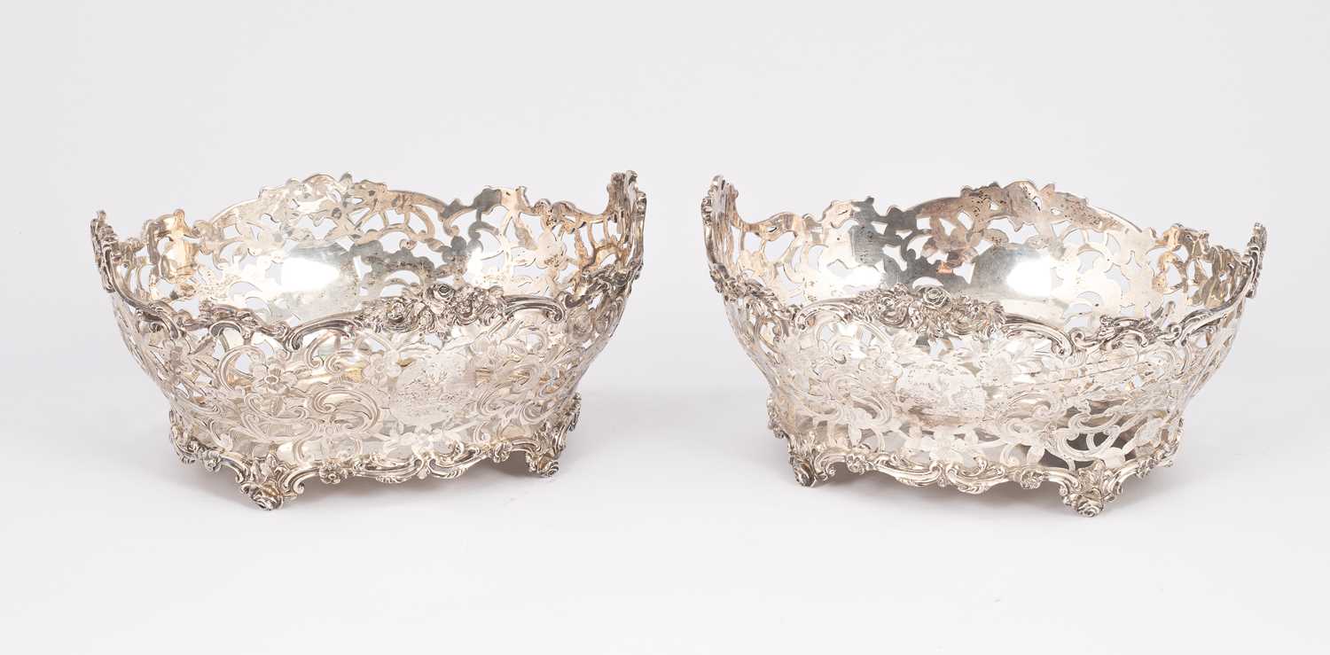 Lot 27 - A pair of Edwardian silver baskets