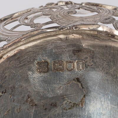 Lot 27 - A pair of Edwardian silver baskets