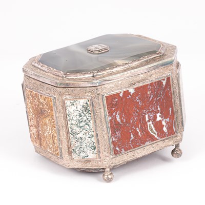 Lot 105 - A Continental white metal and agate box
