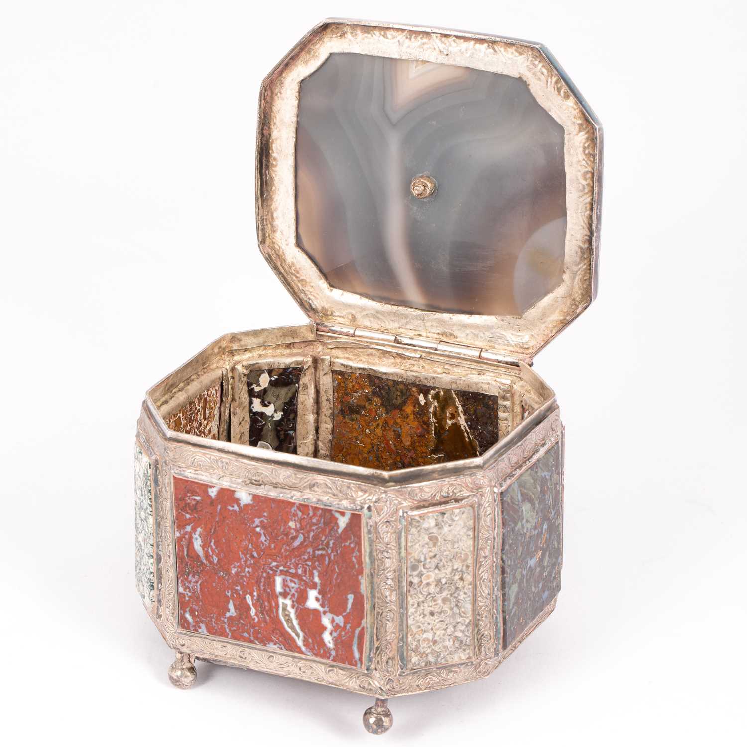 Lot 105 - A Continental white metal and agate box