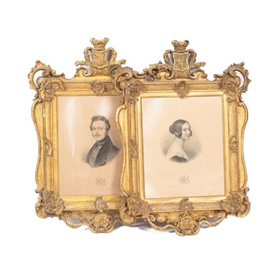 Lot 512 - A pair of Victorian gilt picture frames
