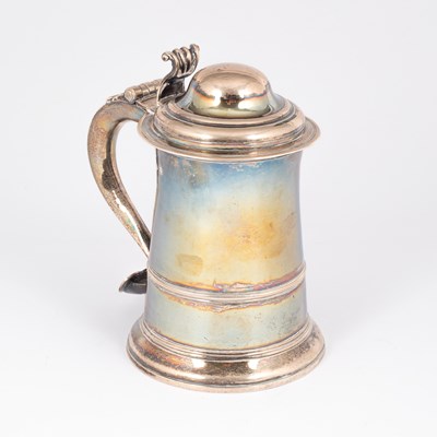 Lot 72 - A George III silver tankard
