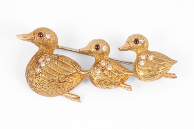 Lot 160 - An 18ct yellow gold diamond and ruby novelty brooch