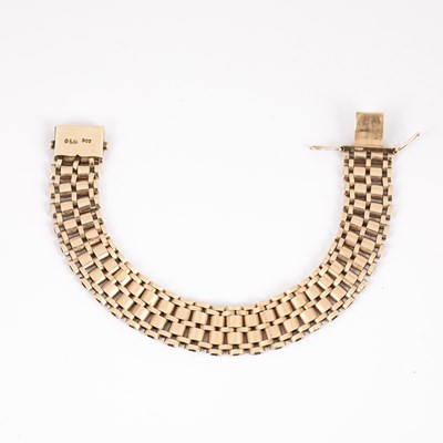 Lot 163 - A yellow metal textured brick link bracelet