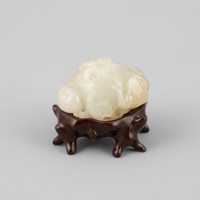 Lot 308 - A small pale celadon jade pomegranate carving with a three-legged toad