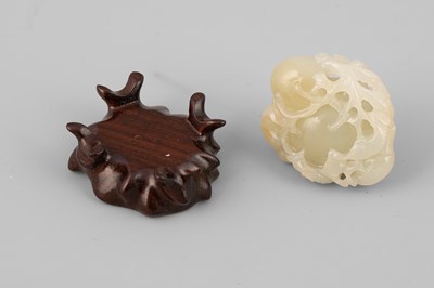 Lot 308 - A small pale celadon jade pomegranate carving with a three-legged toad