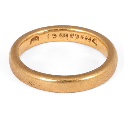 Lot 201 - A Victorian 22ct yellow gold wedding band