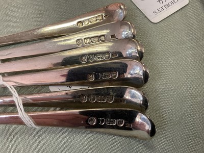 Lot 64 - A set of twelve George III thread pattern silver tablespoons