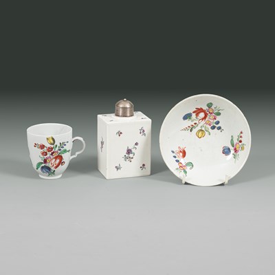 Lot 614 - A Nymphenburg porcelain rectangular tea caddy