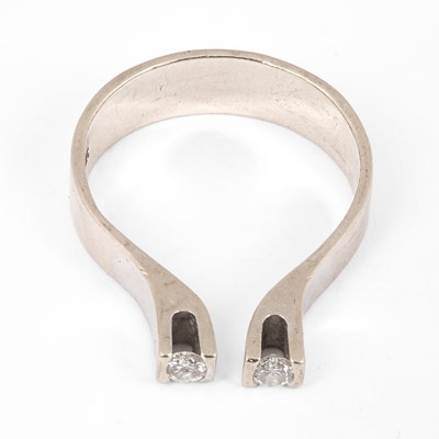 Lot 164 - A yellow metal and diamond two-stone ring