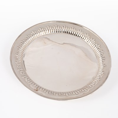 Lot 4 - An Edwardian silver salver