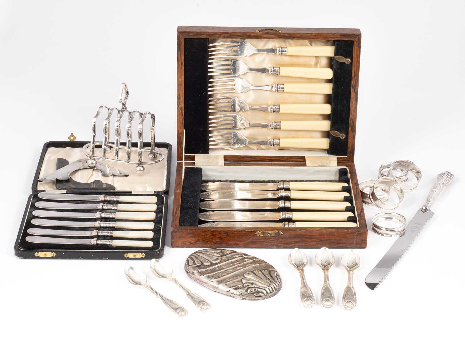 Lot 6 - A quantity of silver and silver plated wares