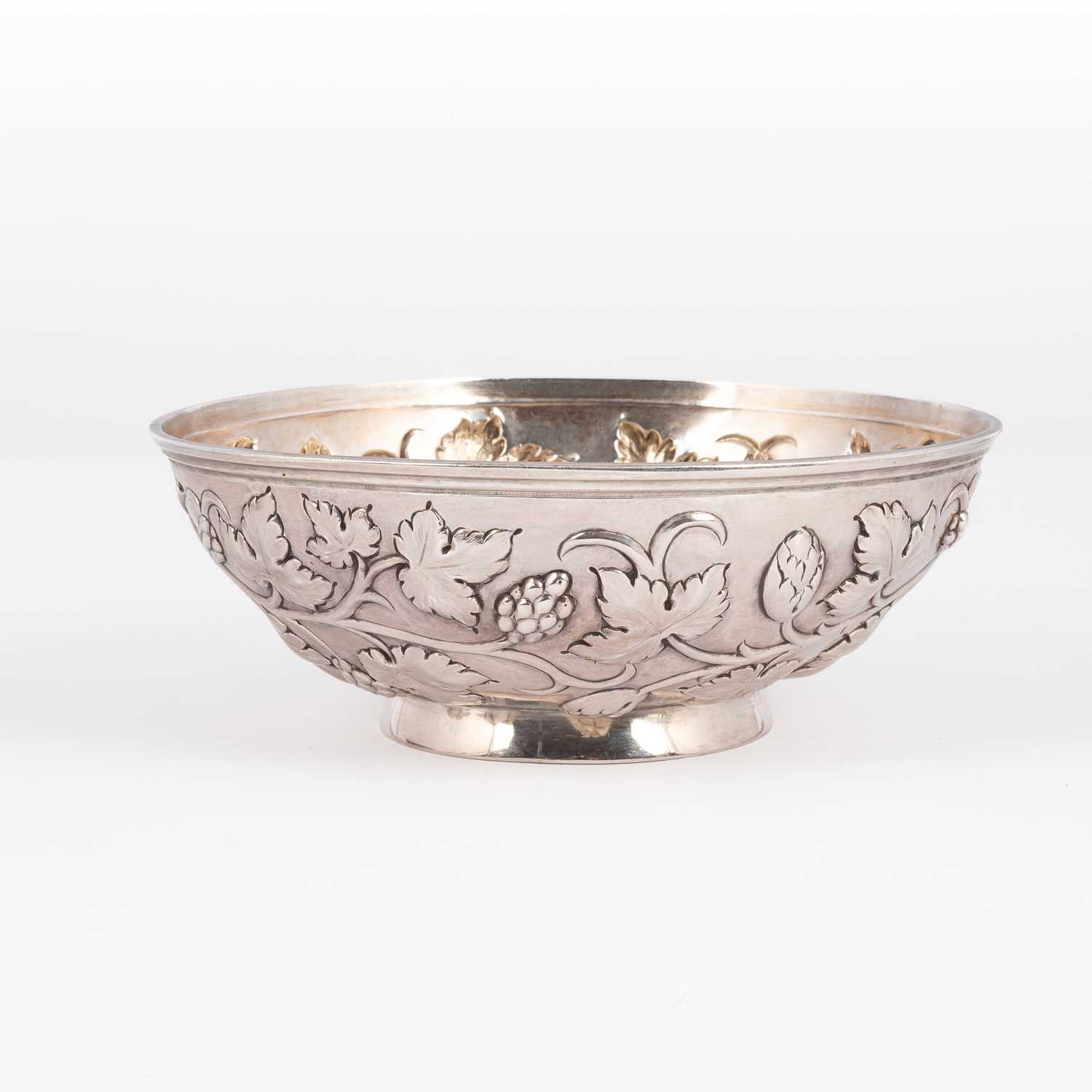 Lot 7 - A Victorian silver bowl