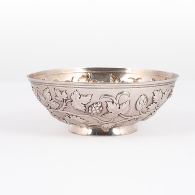 Lot 7 - A Victorian silver bowl