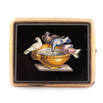 Lot 168 - A 19th Century Italian micromosaic brooch