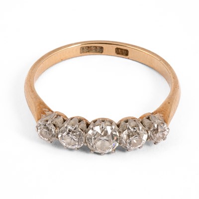 Lot 175 - A yellow metal and diamond five-stone ring