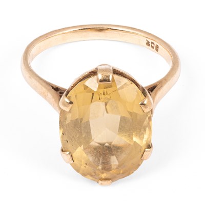 Lot 146 - A yellow metal and citrine dress ring