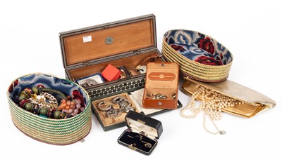 Lot 149 - A quantity of silver and costume jewellery