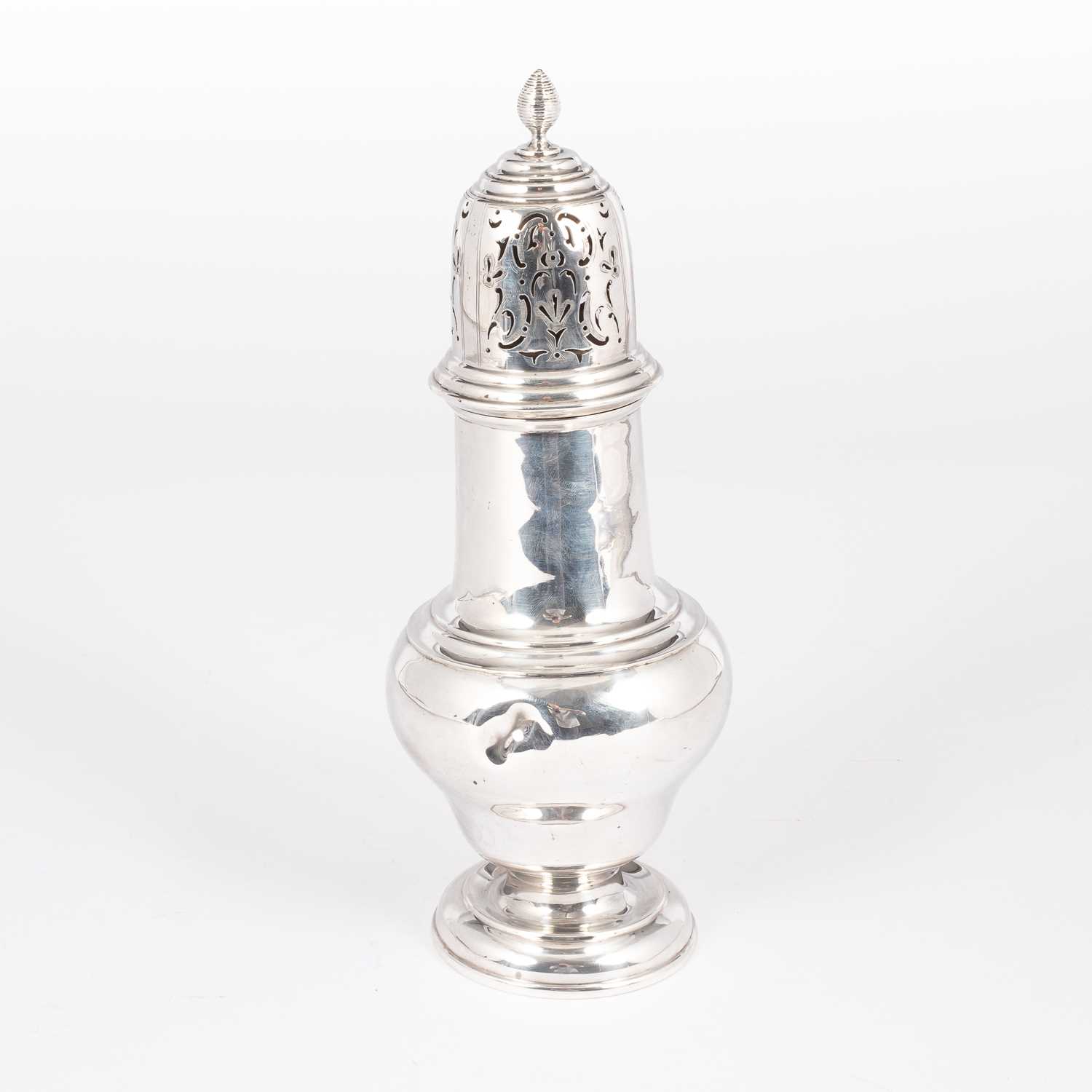 Lot 39 - An Edwardian silver sugar caster