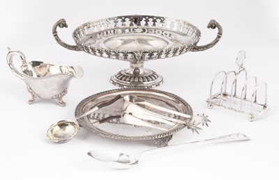 Lot 91 - A silver plated table centrepiece
