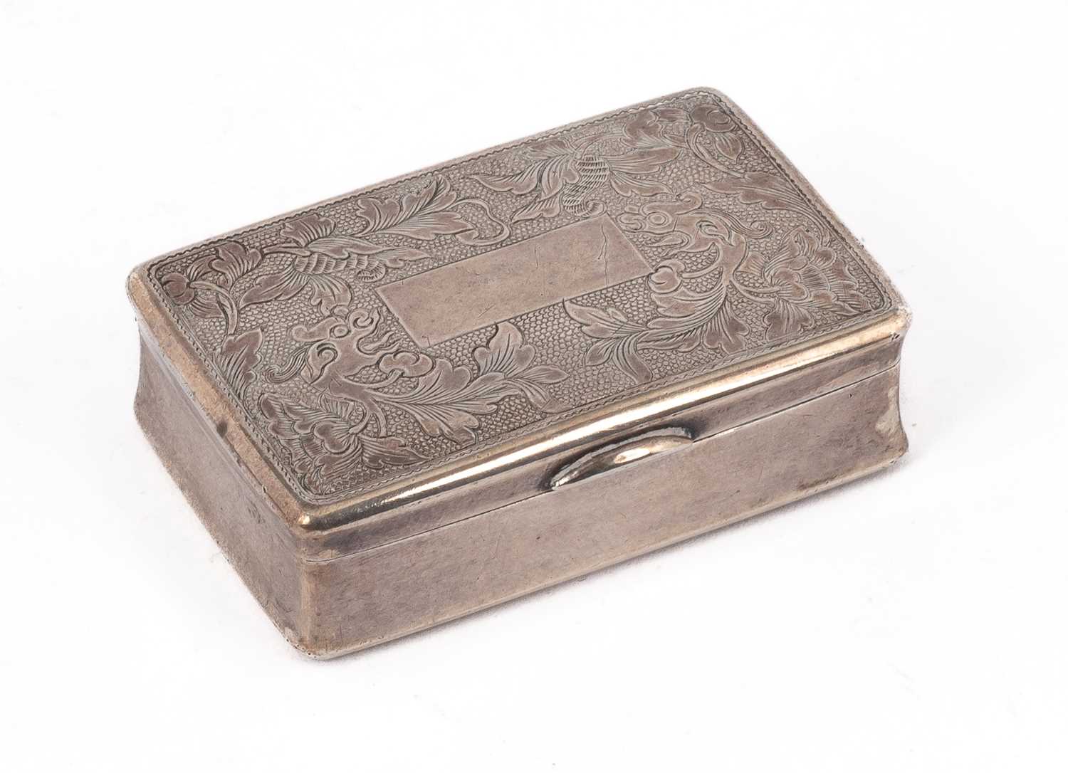 Lot 86 - A Chinese export silver snuff box