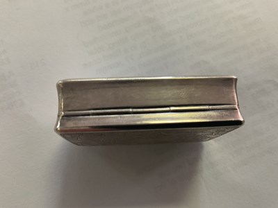 Lot 86 - A Chinese export silver snuff box