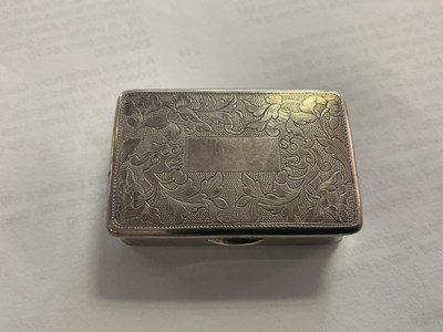 Lot 86 - A Chinese export silver snuff box