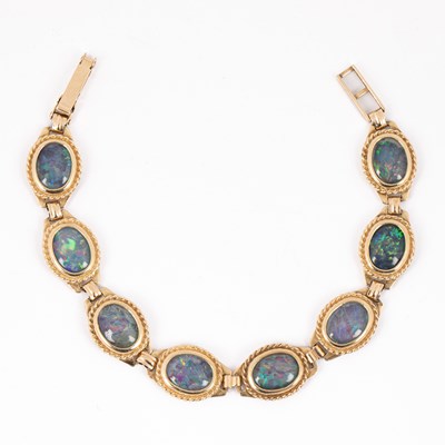 Lot 119 - An opal bracelet