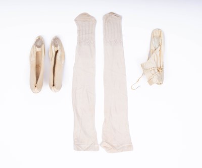 Lot 951 - A pair of Peter Yapp cream wedding shoes