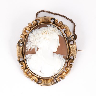 Lot 128 - A 19th Century carved shell cameo brooch