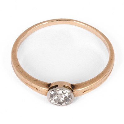 Lot 131 - A diamond solitaire ring