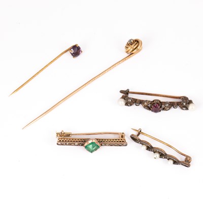 Lot 132 - A small quantity of gem set jewellery