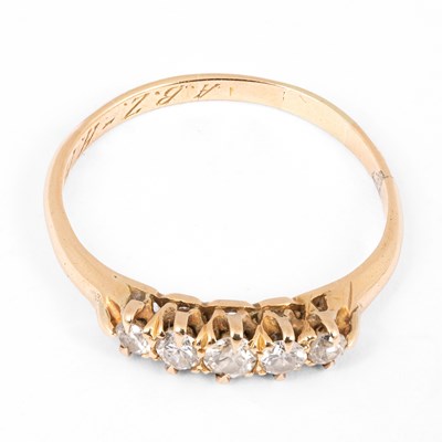 Lot 195 - A Victorian yellow metal and diamond five-stone ring