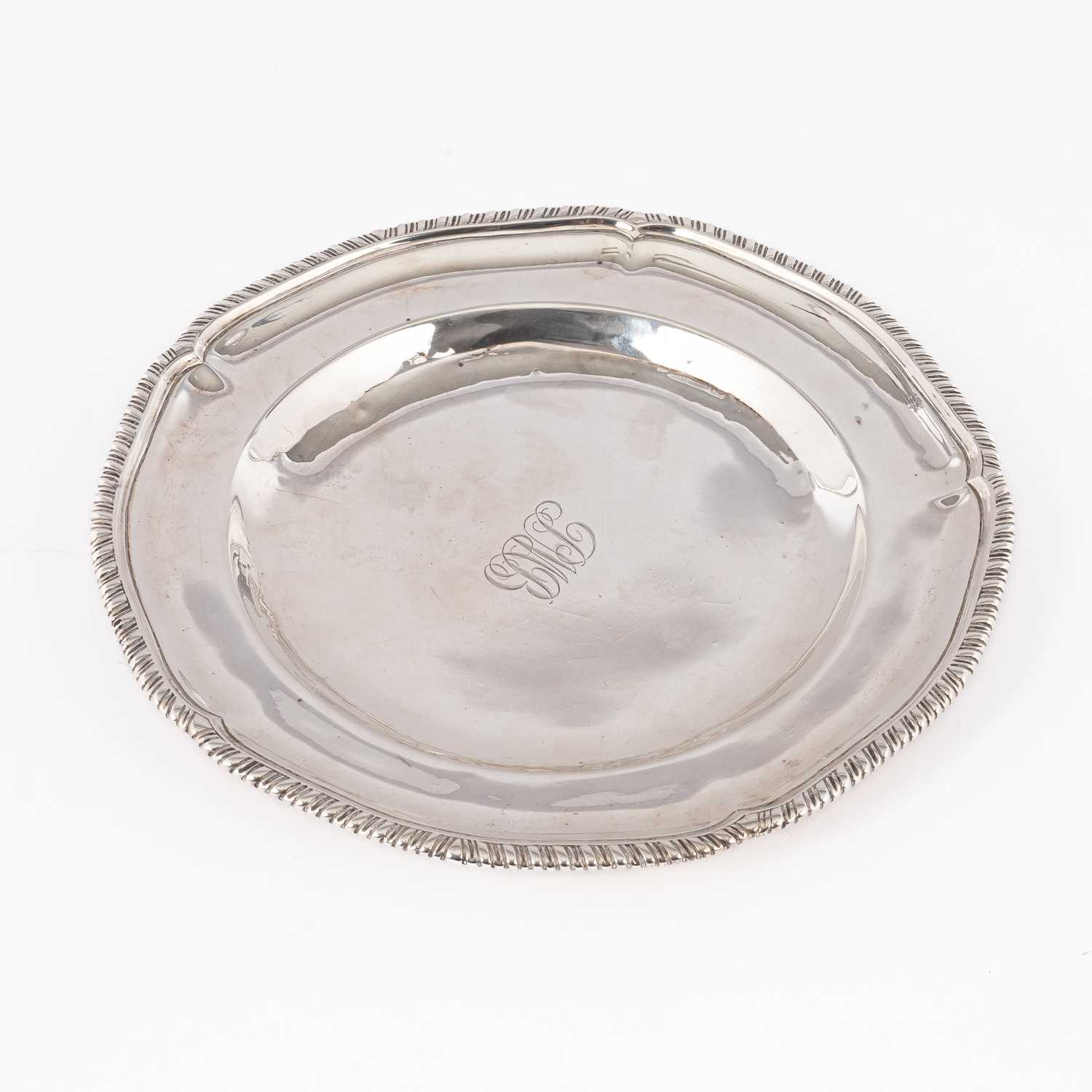 Lot 52 - An Edwardian silver dish