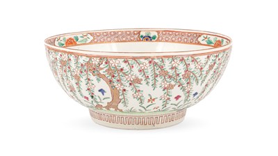 Lot 213 - A Japanese coloured Arita bowl