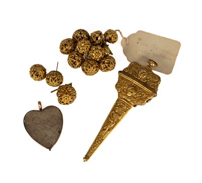 Lot 111 - A group of interesting sundries